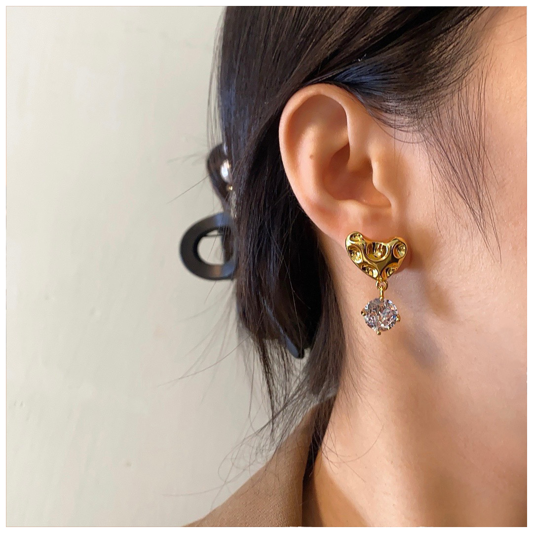 Designer Earrings Designer Earrings Women Irregular Heart Four Claw Large Zircon Round Diamond Earring Luxury Jewlery Designer for Women Elegant Spark