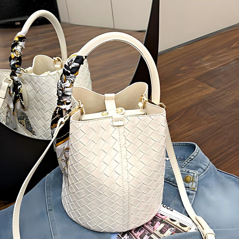 2026 Summer New Leisure Designer Bucket Bag Large Capacity Luxury Classic Woven Shoulder Bag for Women