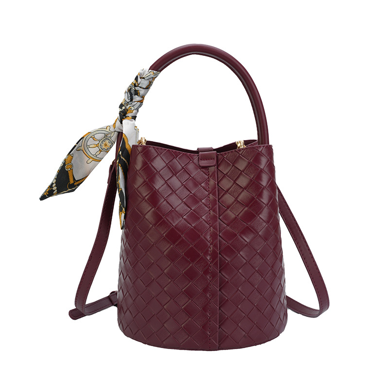 2026 Summer New Leisure Designer Bucket Bag Large Capacity Luxury Classic Woven Shoulder Bag for Women