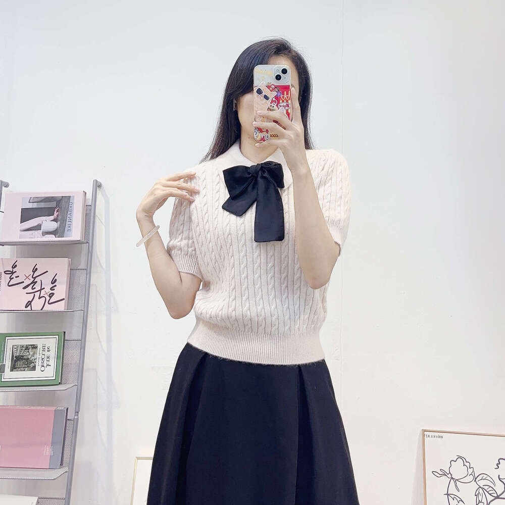 Autumn and winter French ladies elegant k30 and simple POLO collar designer knitted top short sleeved twisted retro wool sweater