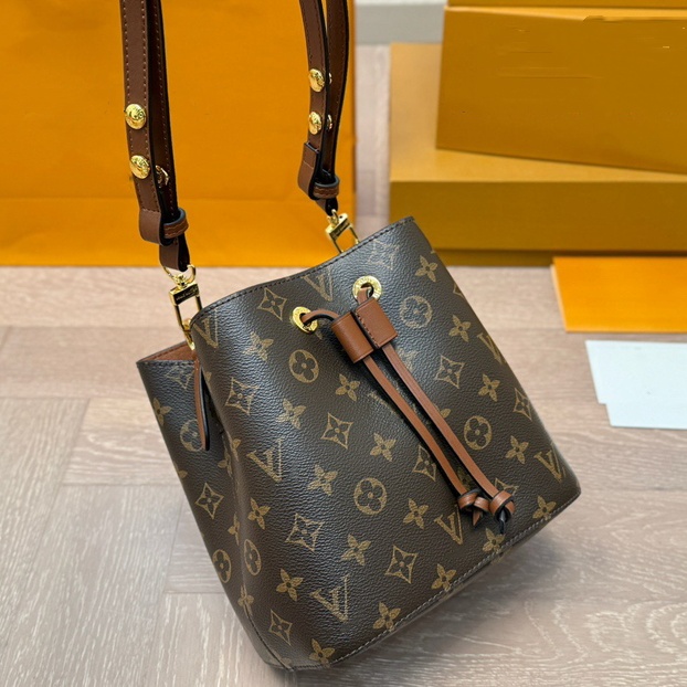 Luxury Handbag Colorful flower Takashi Murakami Designer Bag 10A Womens Mens Shoulder Carryalls Shell Tote Bag Lady Crossbody Pillow Pochette Bucket Shop Bag 99