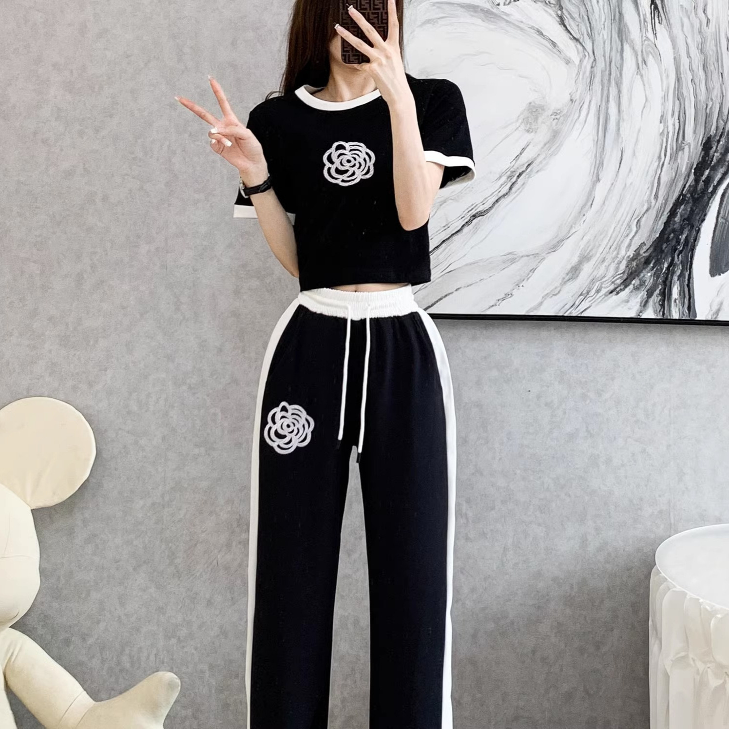 2026 Summer New Designer Luxury Brand Casual Loose Breathable Women's Fashion Set Young Fashion Slim Short T-shirt And Wide Leg Pants Two Piece S