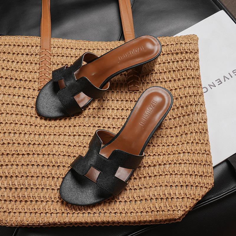 HZGUSIFU Free shipping designer shoes Women's Slippers 2026 New Summer Fashion Versatile Flat Sandals for Beach Travel and Casual Simple