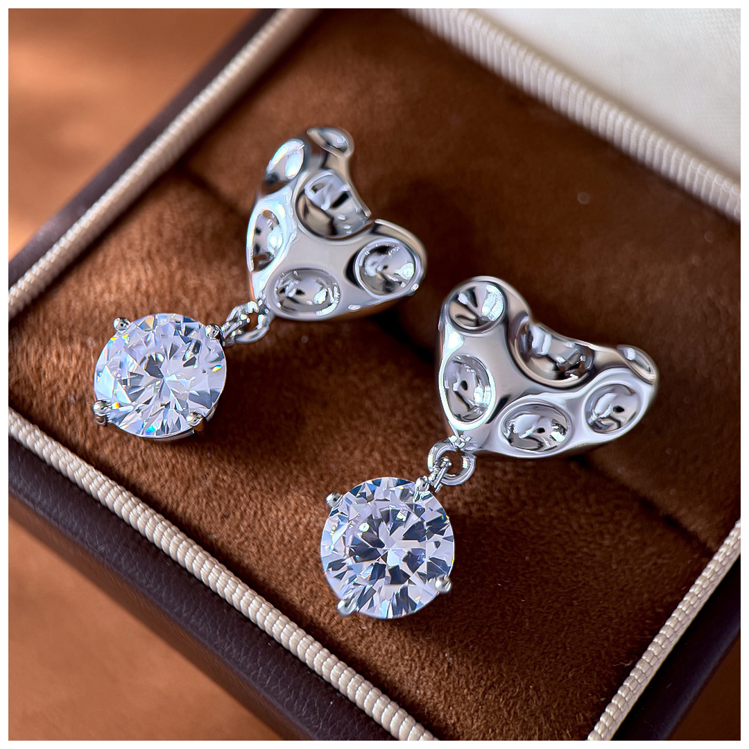 Designer Earrings Designer Earrings Women Irregular Heart Four Claw Large Zircon Round Diamond Earring Luxury Jewlery Designer for Women Elegant Spark