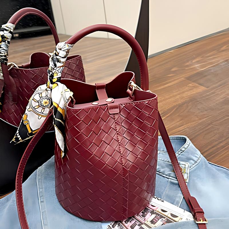2026 Summer New Leisure Designer Bucket Bag Large Capacity Luxury Classic Woven Shoulder Bag for Women