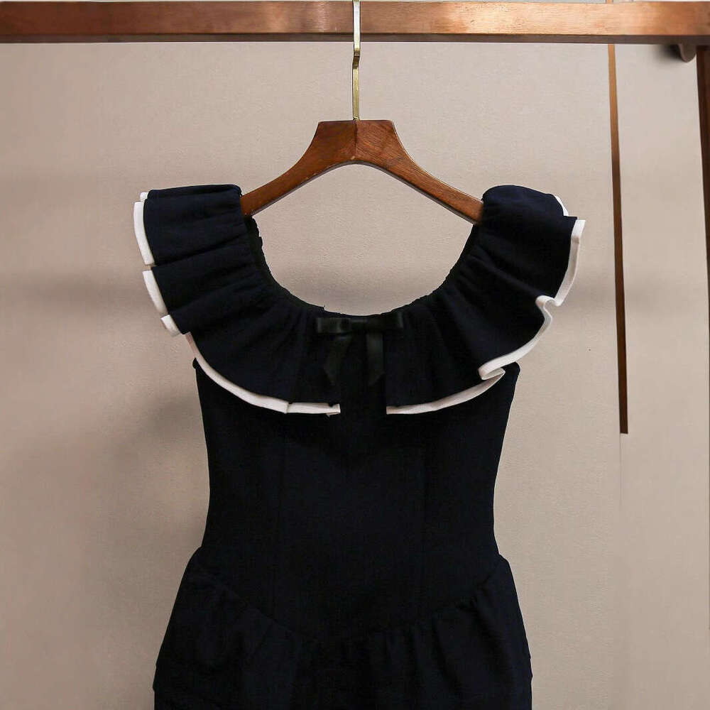 Designer's high-end women's summer new k30 French Hepburn style waist pleated FC shoulder black dress