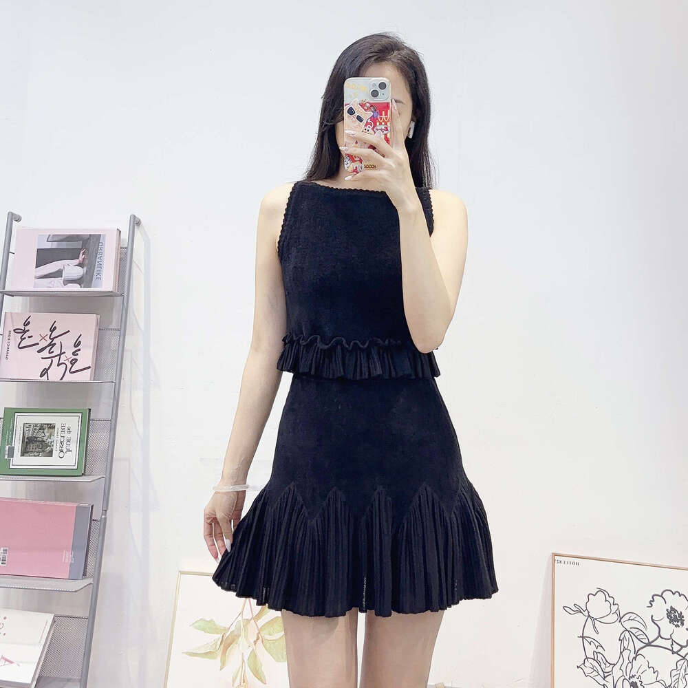 Designer high-end women's French fashion women's skirt k30 sleeveless knitted vest+lace pleated skirt 2026