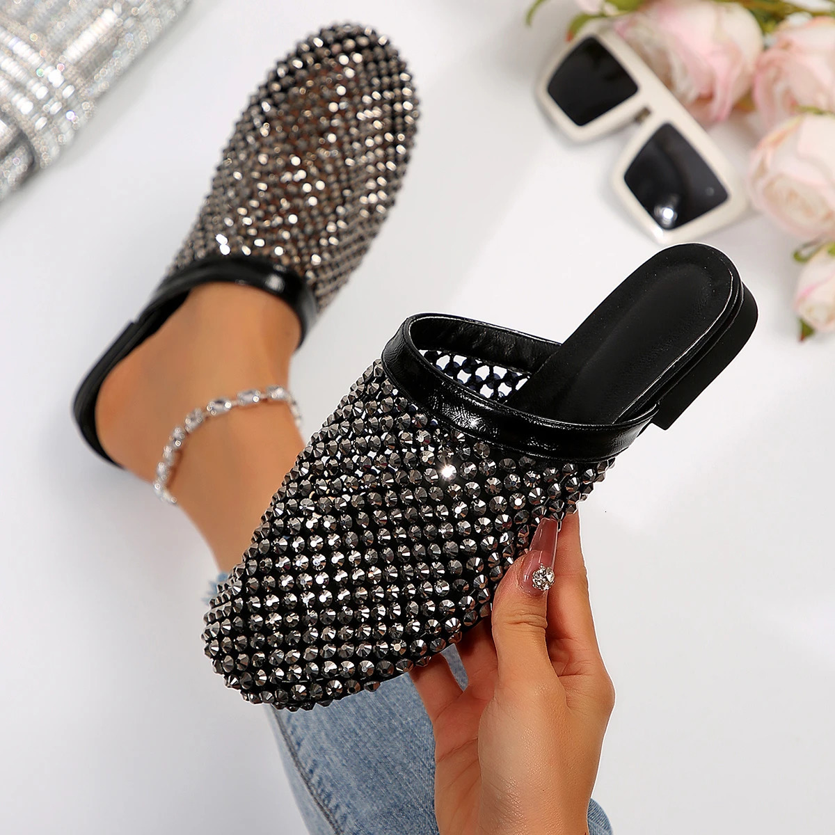 Women Slippers Summer Slippers Lightweight Round Head Shoes Water Diamond Large Flat Sandals Slides Women 260410