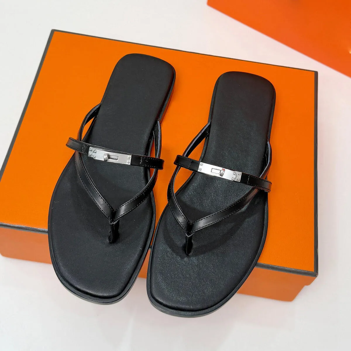 Designer sandals designer slippers woman sandals buckle Miss sandal luxury calfskin style interlaced silhouette Minimalist womens sandals flip flops size 35-41