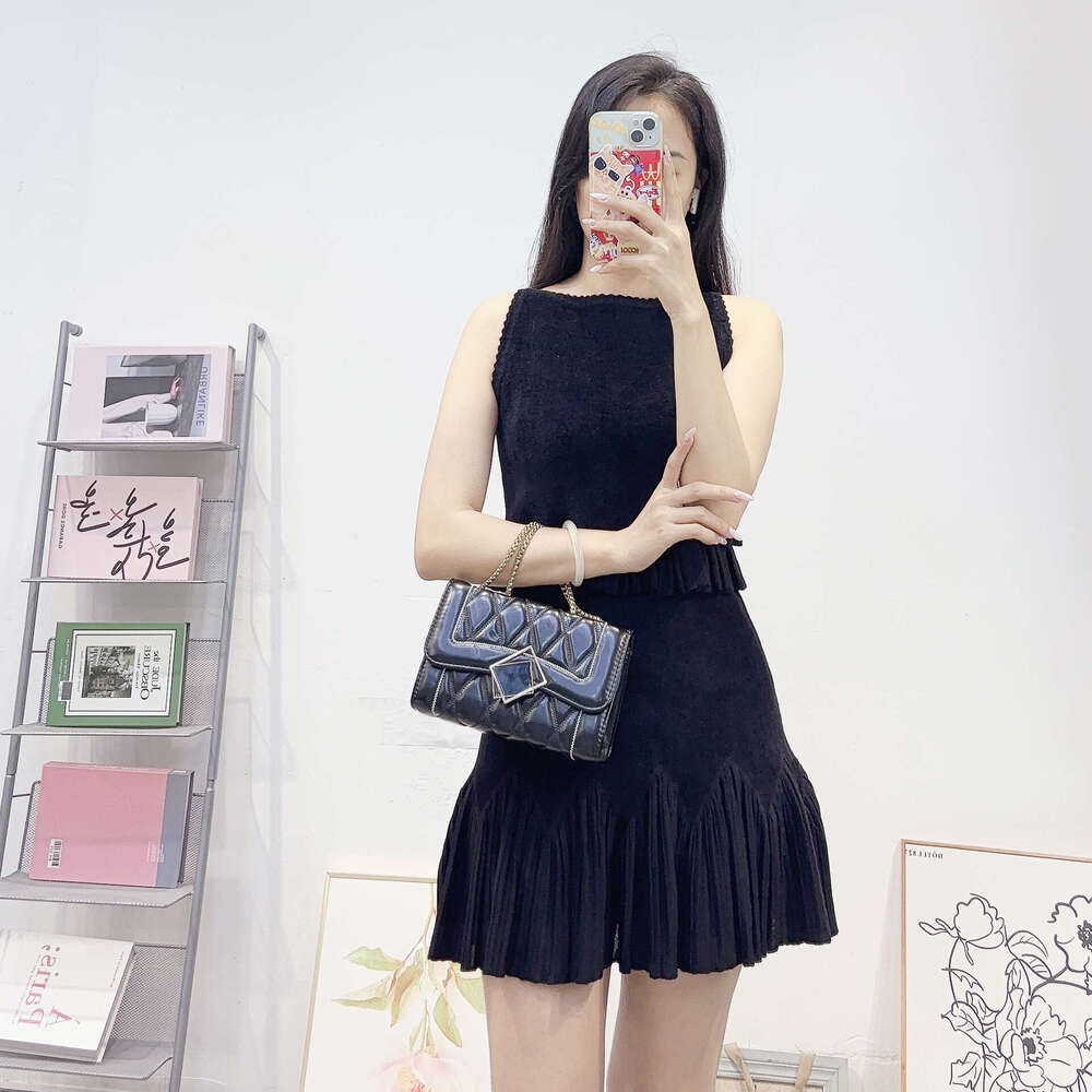 Designer high-end women's French fashion women's skirt k30 sleeveless knitted vest+lace pleated skirt 2026