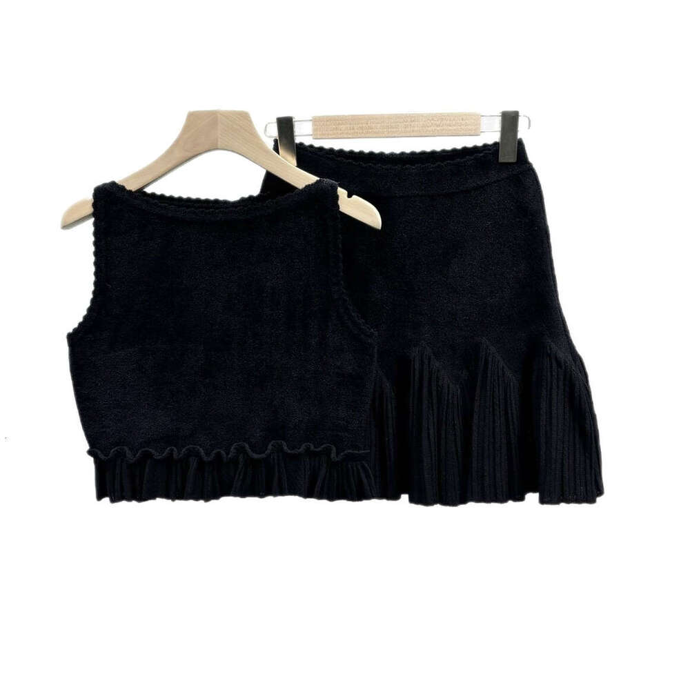 Designer high-end women's French fashion women's skirt k30 sleeveless knitted vest+lace pleated skirt 2026
