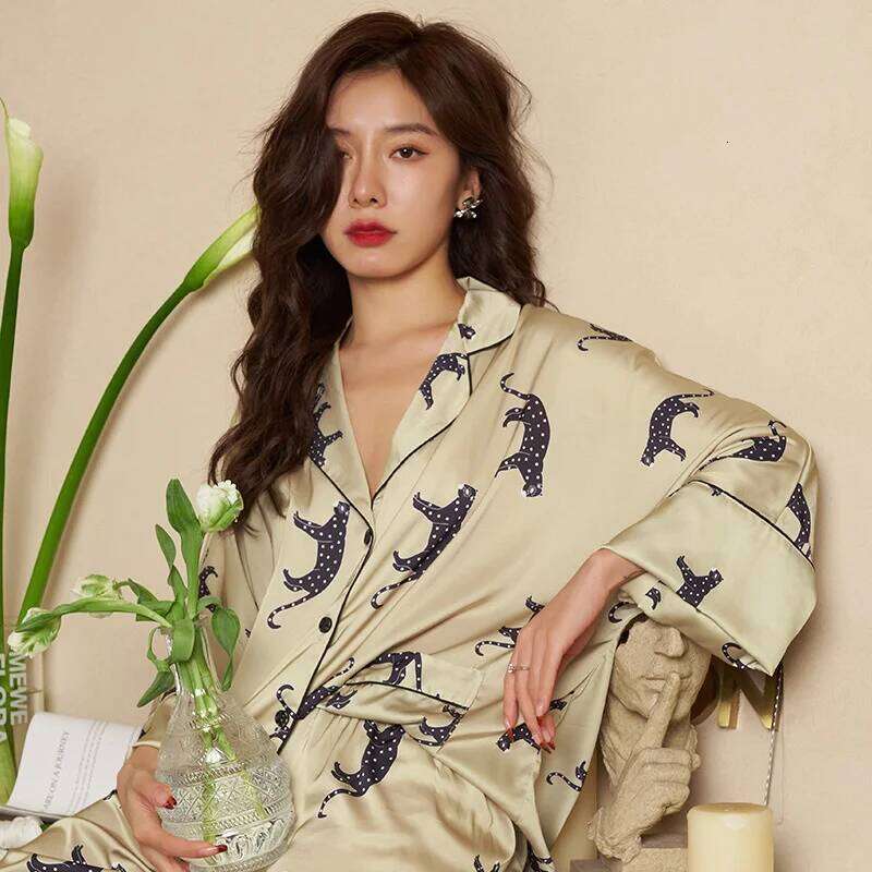 2026 New Arrival Women Fashion Leopard Bat Sleeve Ice Silk Pajamas Simple Casual Loose Thin Satin Sleepwear Night Suit MAKOUFEI
