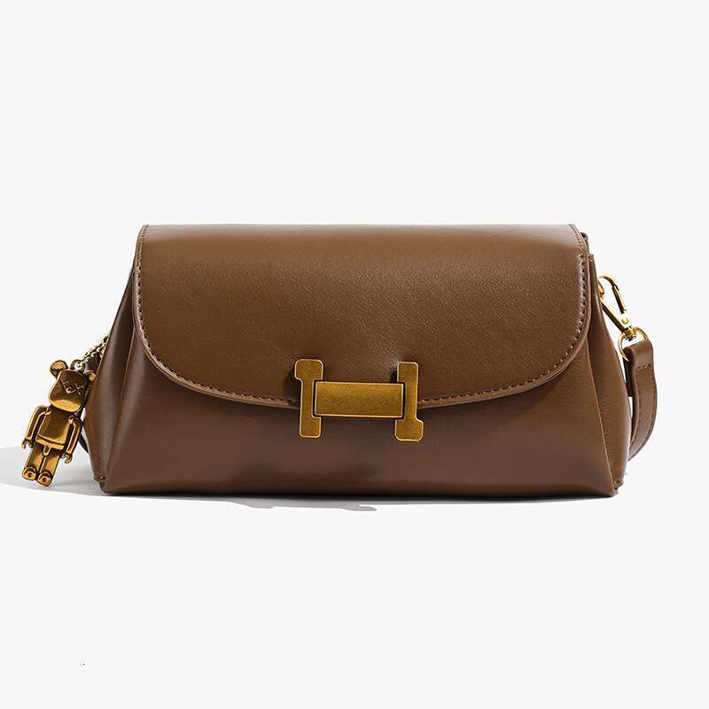 Retro brown H-button women's crossbody bag, fashionable shoulder bag with bear pendant, soft leather casual handbag, suitable for daily commuting
