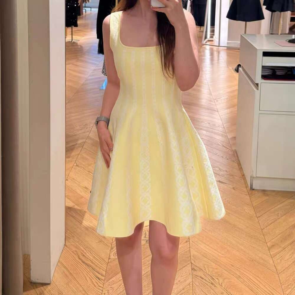 k30 2026 Summer Designer Women's Sweet and Elegant Slimming Waist with U Neck Sleeveless Jacquard Knitted Dress