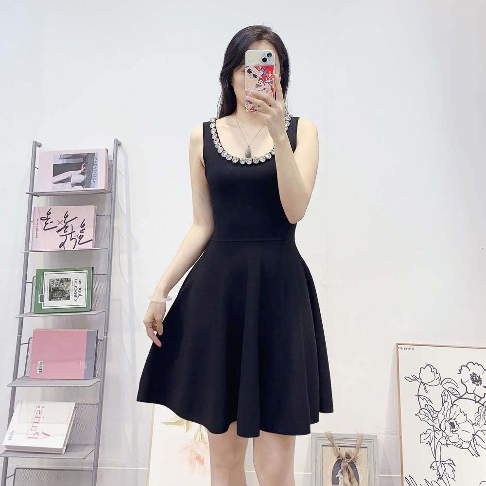 Designer's high-end French social style rhinestone decoration k30 knitted sleeveless waistband waist cinched tea party small black dress