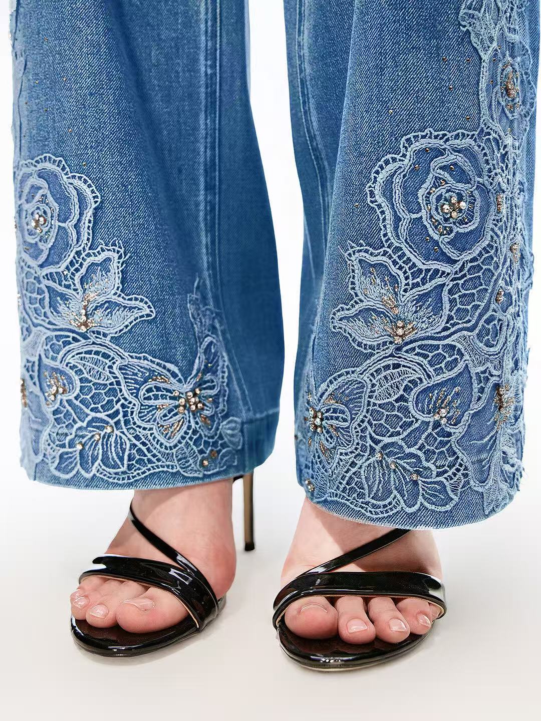 Chic Plus Size Fashionable Elastic Waist Trousers for Her Featuring Delicate Flowers and Shimmering Beads