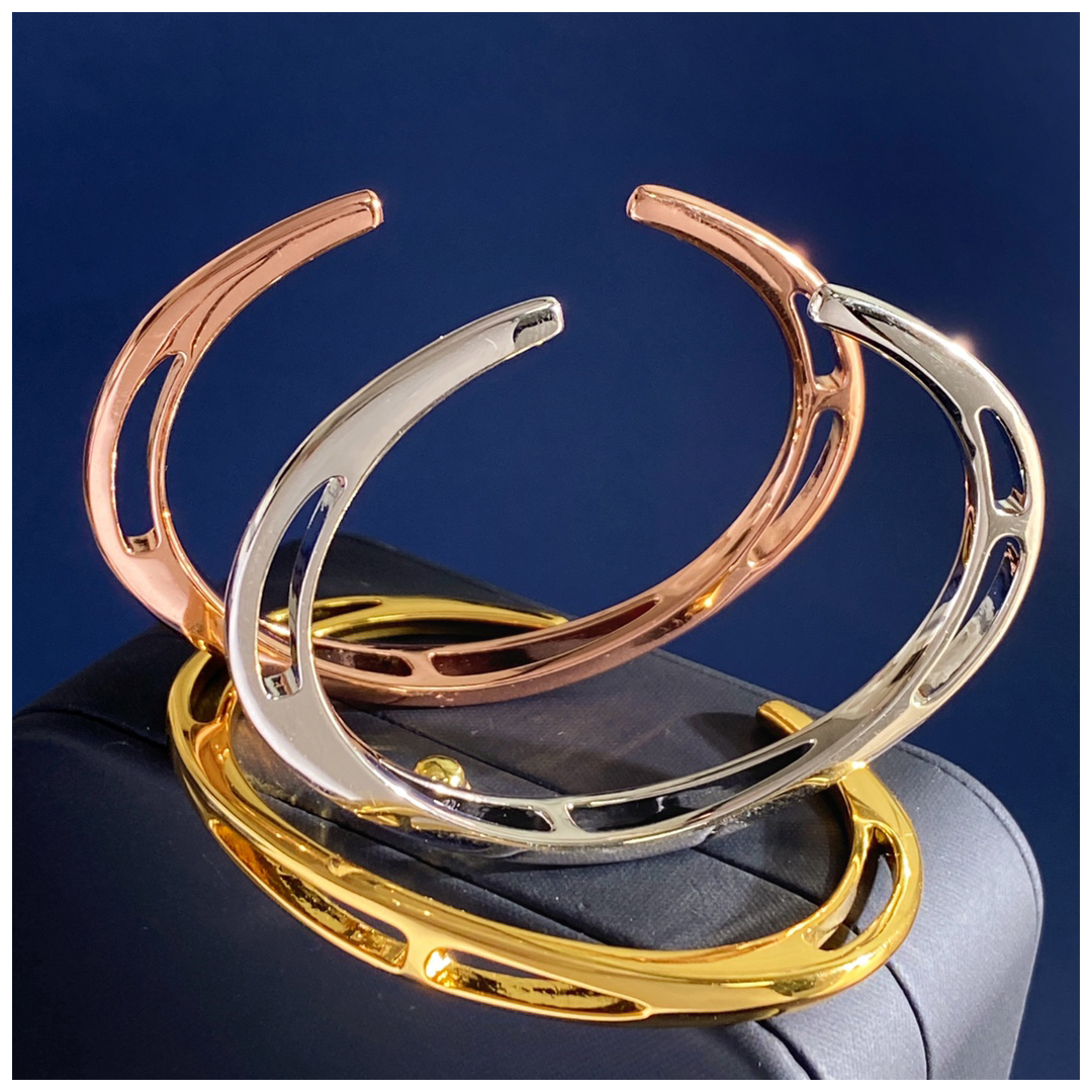 Designer Bracelet Bracelet for Women Pig Nose Minimalist Fashion Bangle Geometric Hollow C Shape Open Bangles Luxury Jewlery Designer for Women Elegan