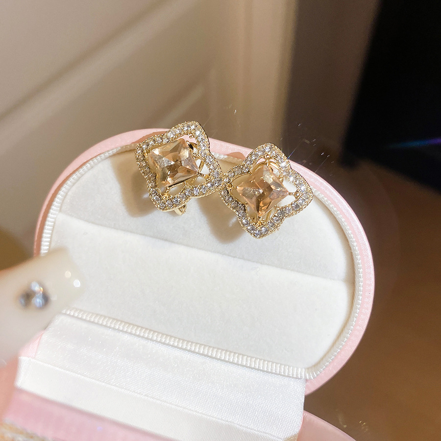 Silver needle diamond-studded flower stud earrings diamond-shaped hollow design, simple elegant, luxurious and versatile, with a unique design - view 8