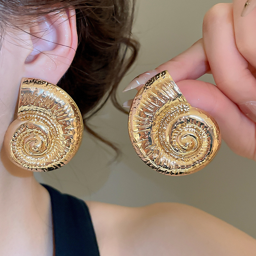 European American cross-border popular conch metal niche style, unique and exaggerated fashion earrings, versatile ear accessories wholesale - view 4