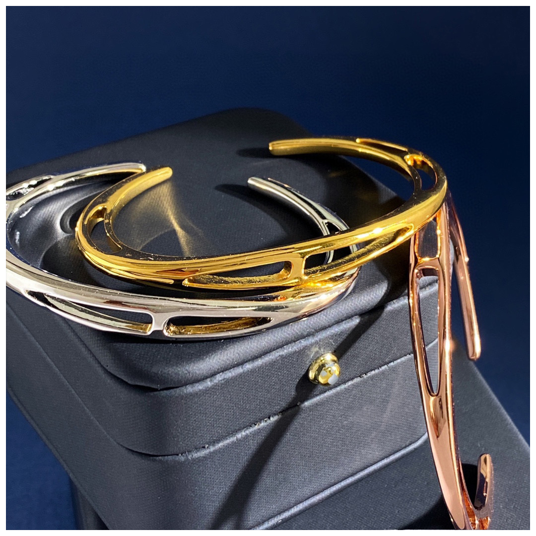 Designer Bracelet Bracelet for Women Pig Nose Minimalist Fashion Bangle Geometric Hollow C Shape Open Bangles Luxury Jewlery Designer for Women Elegan