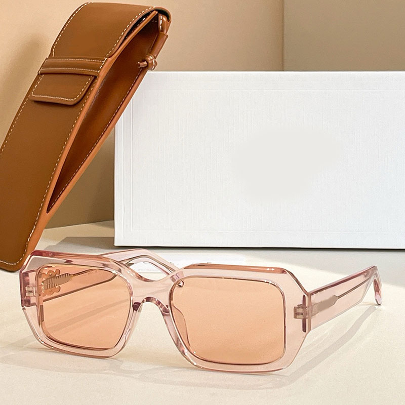 Retro Pink Transparent Square Sunglasses for Mens Fashion Designer Glasses Light Orange Transparent Film Sweet Cool Style Unisex UV Travel Protection CL40338