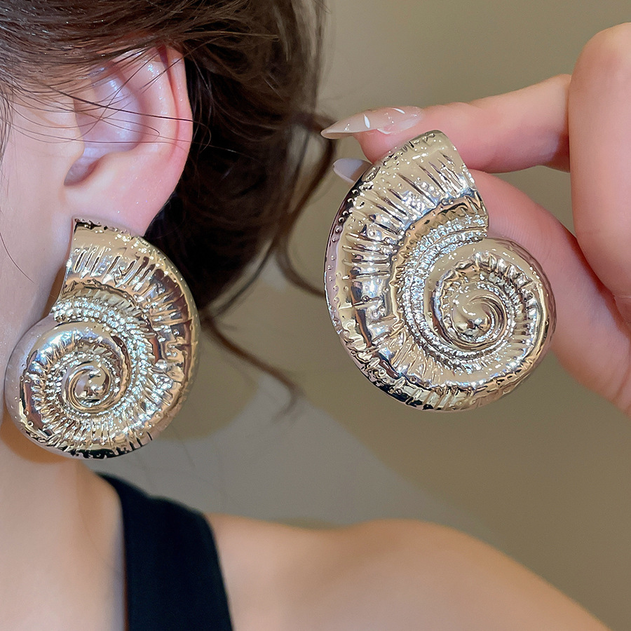 European American cross-border popular conch metal niche style, unique and exaggerated fashion earrings, versatile ear accessories wholesale - view 3