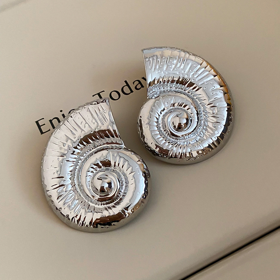 European American cross-border popular conch metal niche style, unique and exaggerated fashion earrings, versatile ear accessories wholesale - view 5