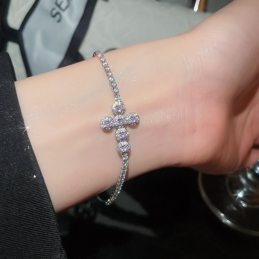 Trendy circle bracelet delicate design, 2026 collection, a gentle and sparkling hand chain filled with diamonds - view 3