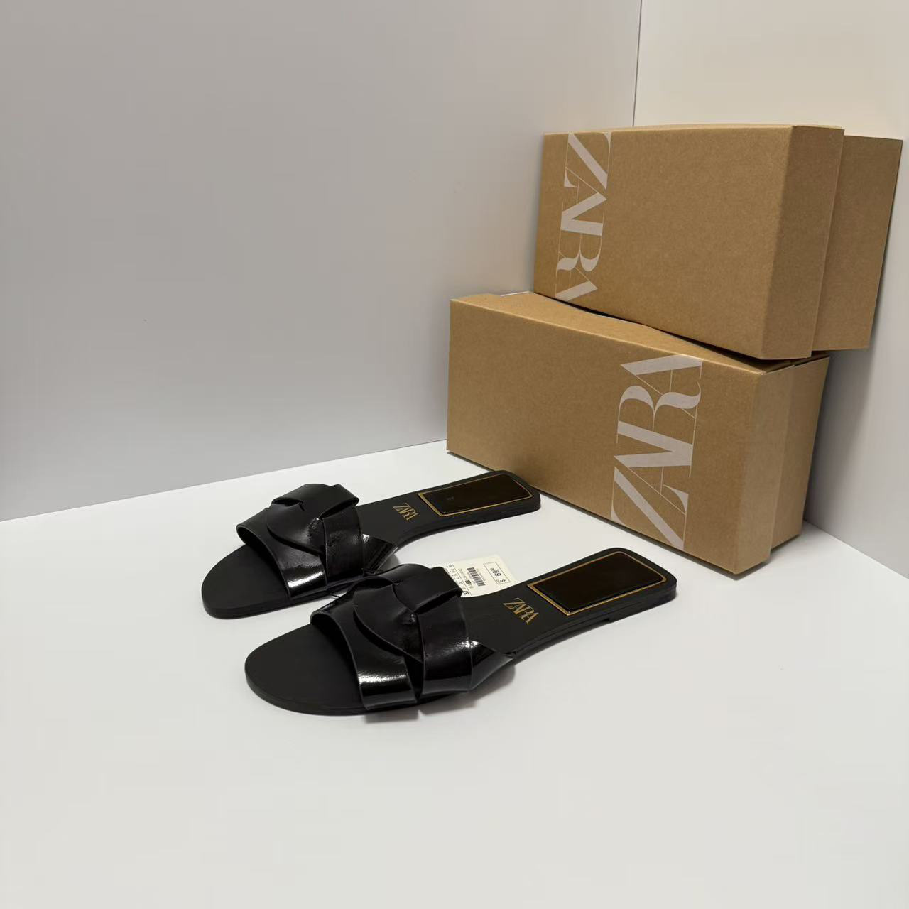 2026 Flat-soled Cowhide Sandals with Single Strand Strap, Open Toe Beach Slippers for Outdoor Wearing, Comfortable and Free Shipping