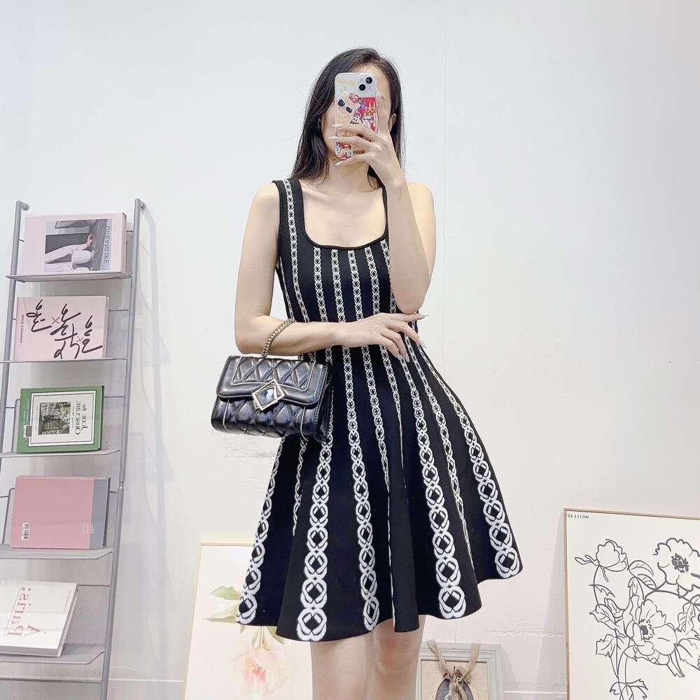 k30 2026 Summer Designer Women's Sweet and Elegant Slimming Waist with U Neck Sleeveless Jacquard Knitted Dress