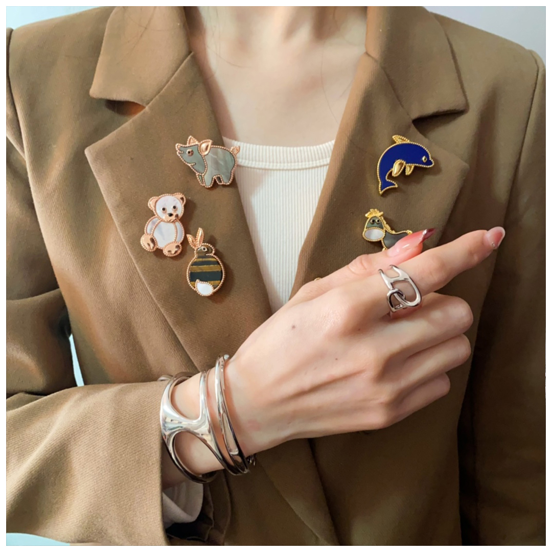 Designer Bracelet Bracelet for Women Double Line Hollow Pig Nose C Shape Open Bangle Minimalist Polished Bangles Luxury Jewlery Designer for Women Ele