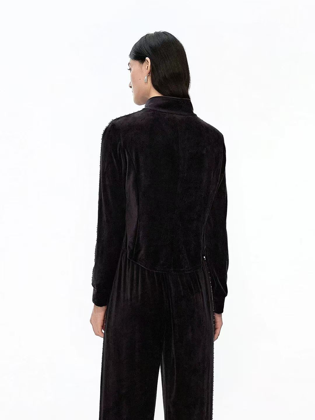 Chic Fashion-Inspired Plush Material Lightweight Overcoat in Deep Burgundy Hue