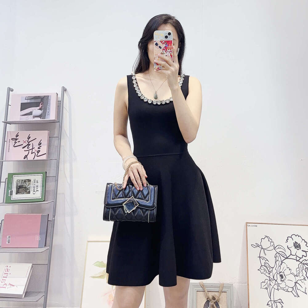 Designer's high-end French social style rhinestone decoration k30 knitted sleeveless waistband waist cinched tea party small black dress