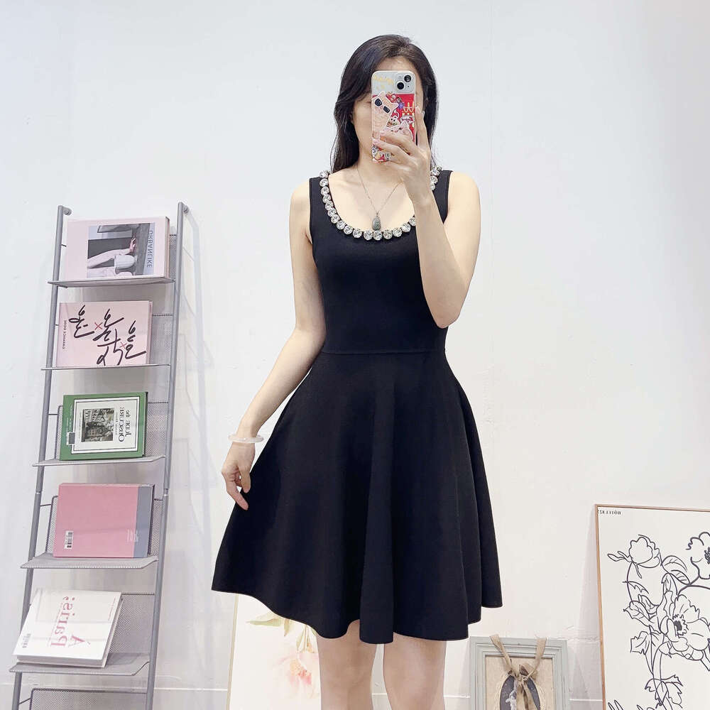 Designer's high-end French social style rhinestone decoration k30 knitted sleeveless waistband waist cinched tea party small black dress