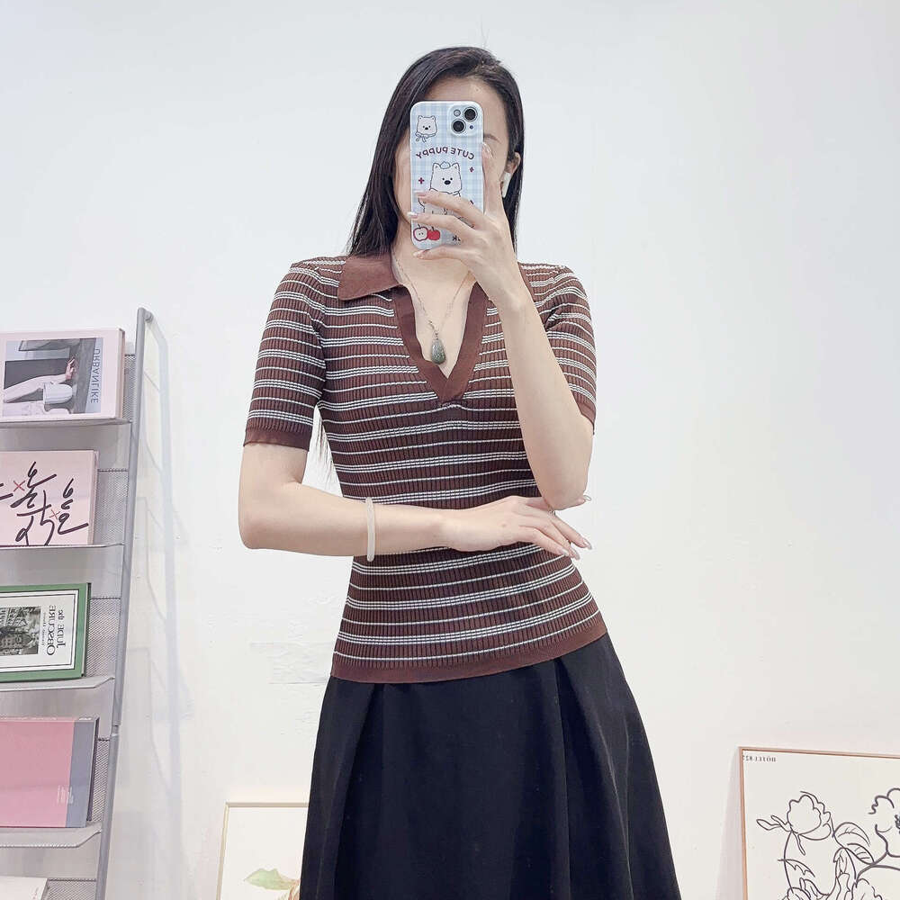 2026 k30 Summer Designer Women's Casual V-neck Striped Hoodie French Short sleeved Knitted Shirt Slim Elegant T-shirt