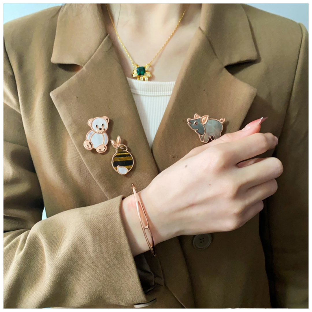 Designer Bracelet Bracelet for Women Pig Nose Minimalist Fashion Bangle Geometric Hollow C Shape Open Bangles Luxury Jewlery Designer for Women Elegan