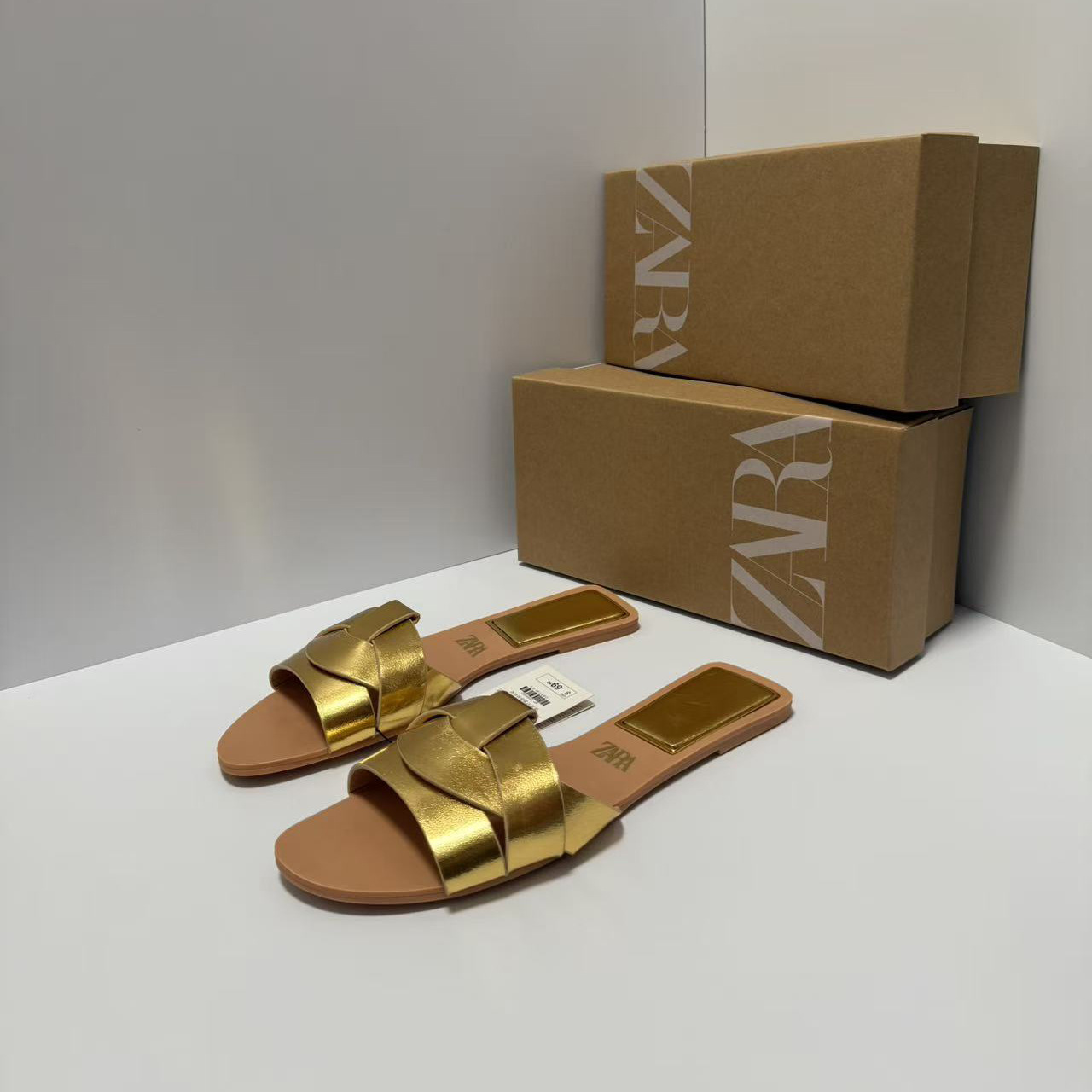 2026 Flat-soled Cowhide Sandals with Single Strand Strap, Open Toe Beach Slippers for Outdoor Wearing, Comfortable and Free Shipping