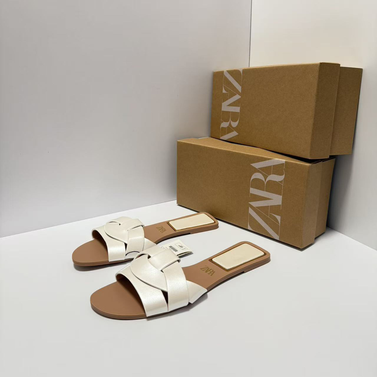 2026 Flat-soled Cowhide Sandals with Single Strand Strap, Open Toe Beach Slippers for Outdoor Wearing, Comfortable and Free Shipping
