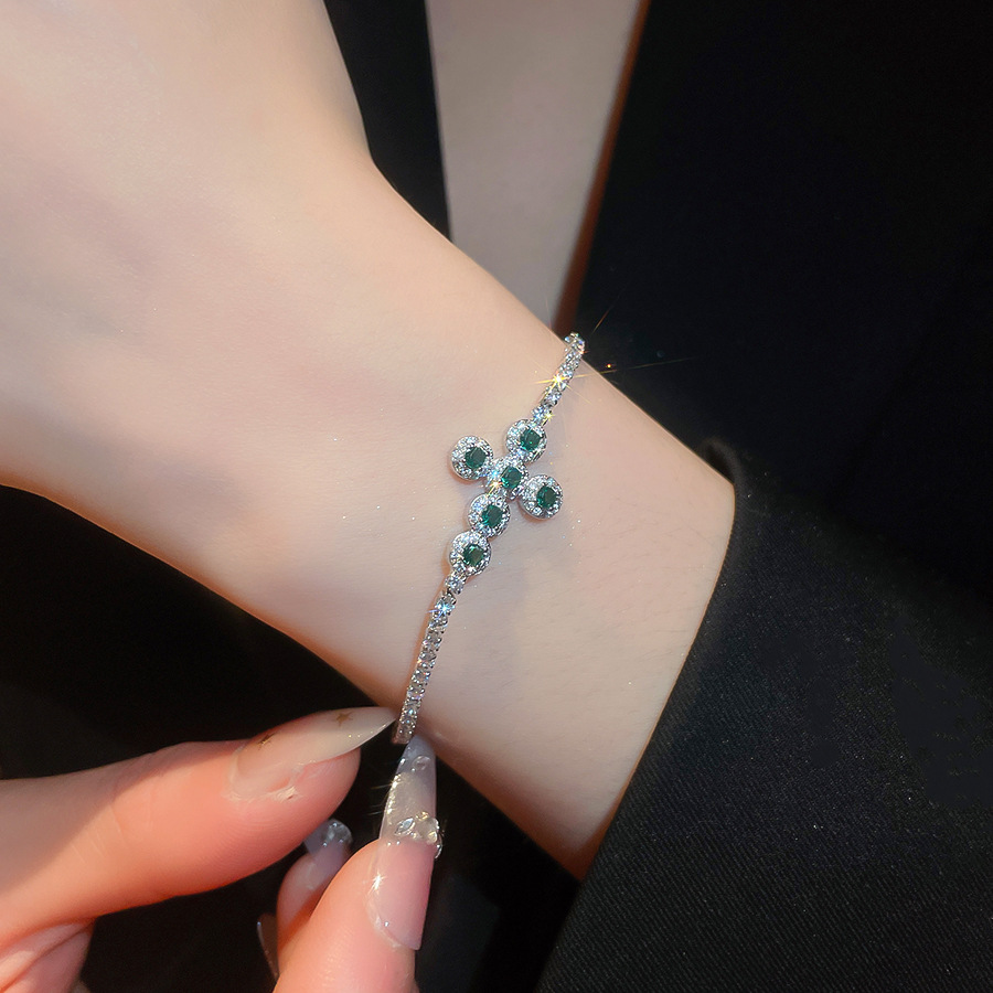 Trendy circle bracelet delicate design, 2026 collection, a gentle and sparkling hand chain filled with diamonds - view 7