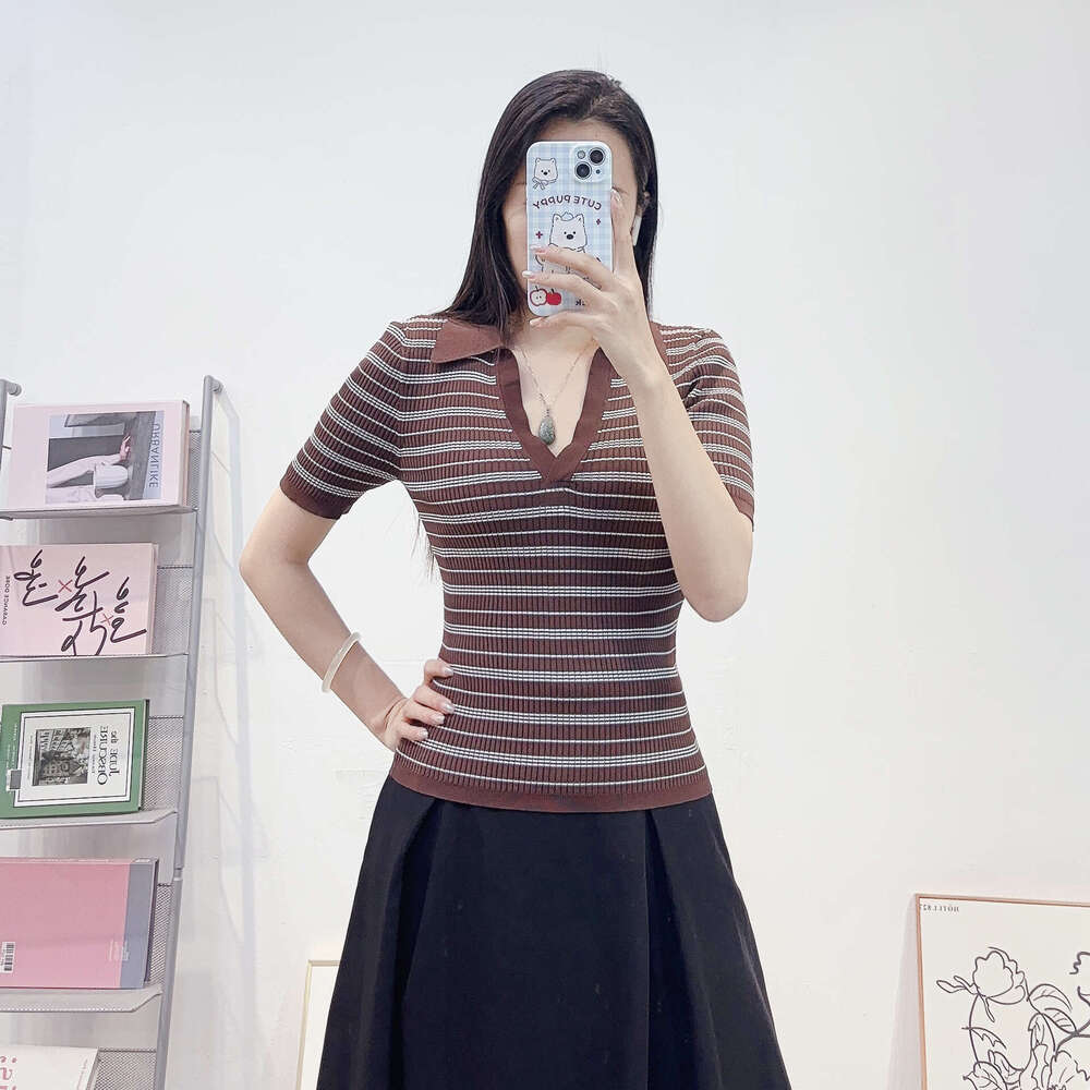 2026 k30 Summer Designer Women's Casual V-neck Striped Hoodie French Short sleeved Knitted Shirt Slim Elegant T-shirt