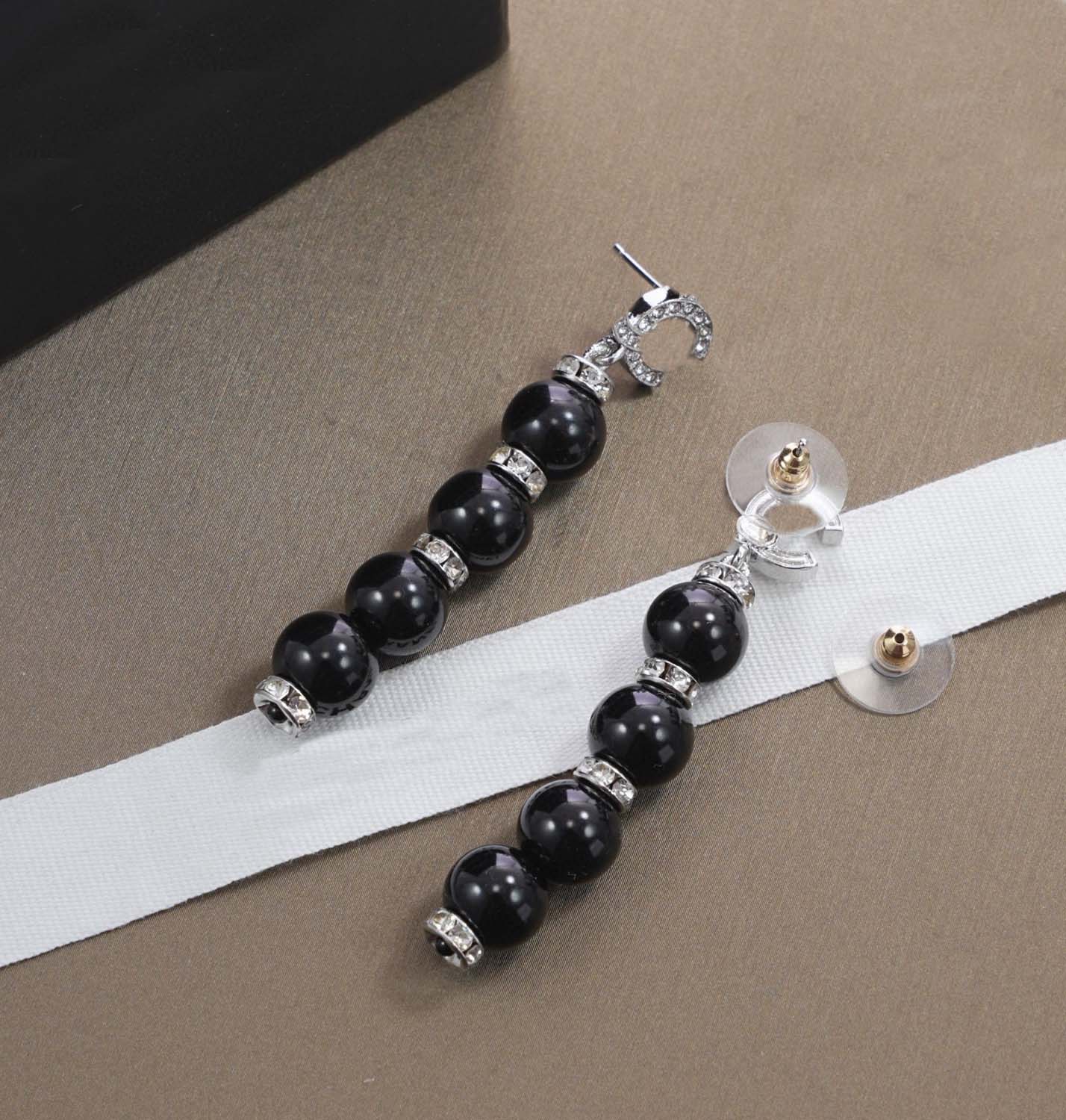 2026 Luxury quality charm drop earring with diamond in two colors plated have stamp simple design whtie shell beads black agate PS6506B