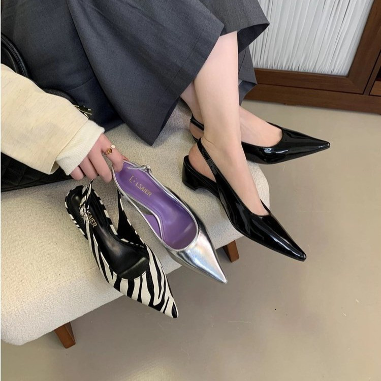 Large French style toe cap sandals for women's summer new style with a thick heel, versatile, pointed toe, and empty sole