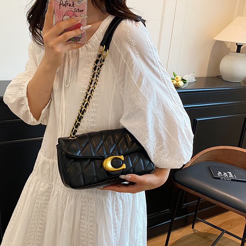 2026 new luxury casual and fashionable designer shoulder bag diamond grid chain bag trendy and versatile small square bag for women