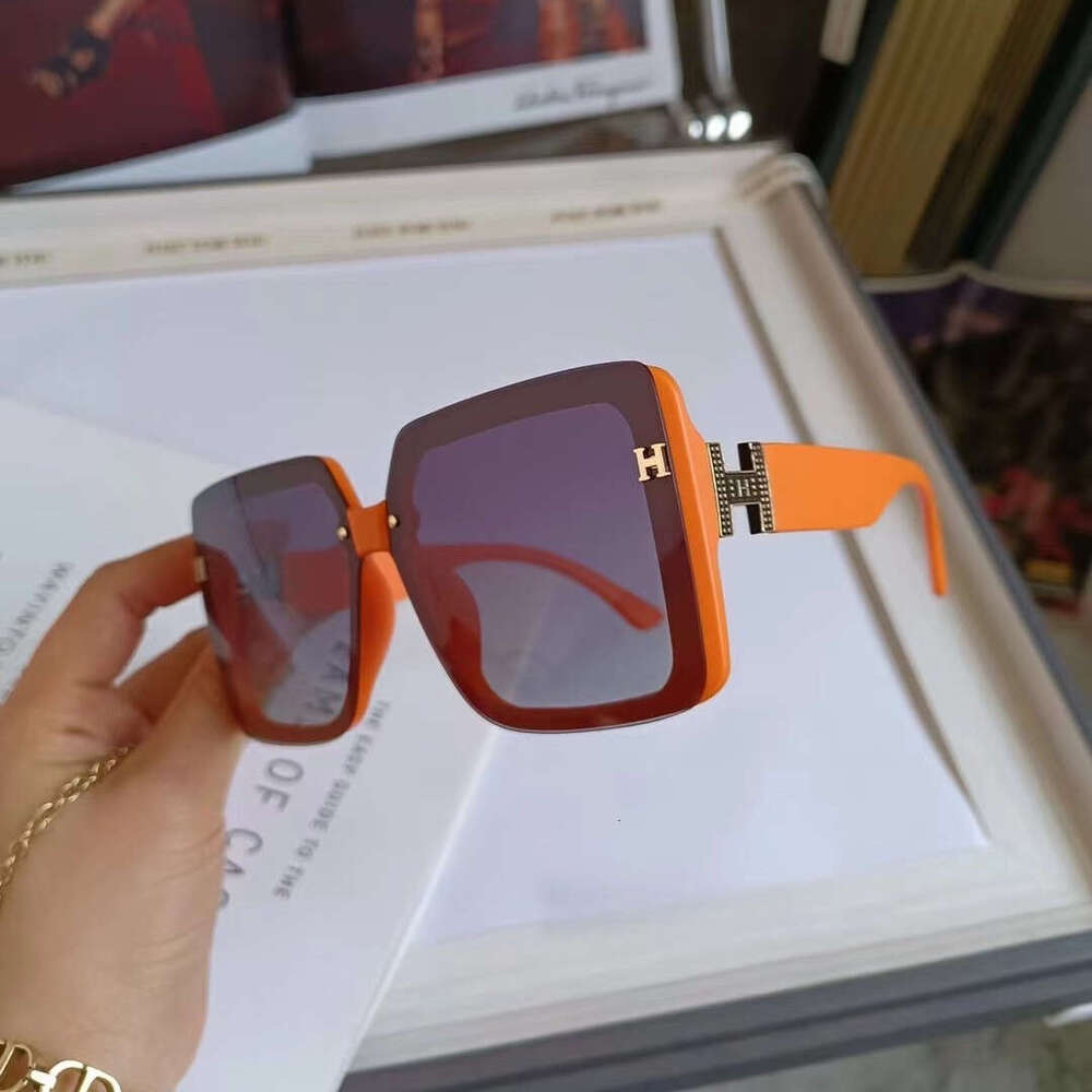 European and American fashionable women's new sunglasses, UV resistant polarized sunglasses, large frame slimming, high-end feeling