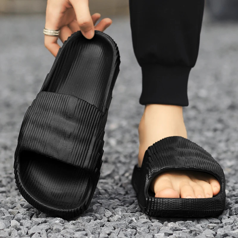 Man Fashion Sandals Solid Beach Slippers Summer Non Slip Sandals Soft Unisex Slides Women Outdoor Ultralight Shoes 260410