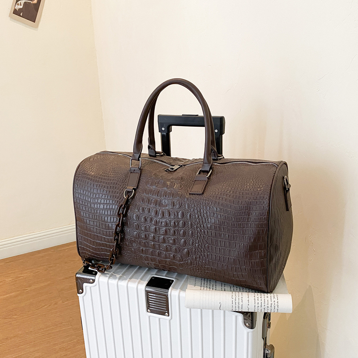 Free Shipping Short Travel Bag Large Capacity Soft Leather Waterproof Fitness Bag New Lightweight Weekend Bag Tide Women