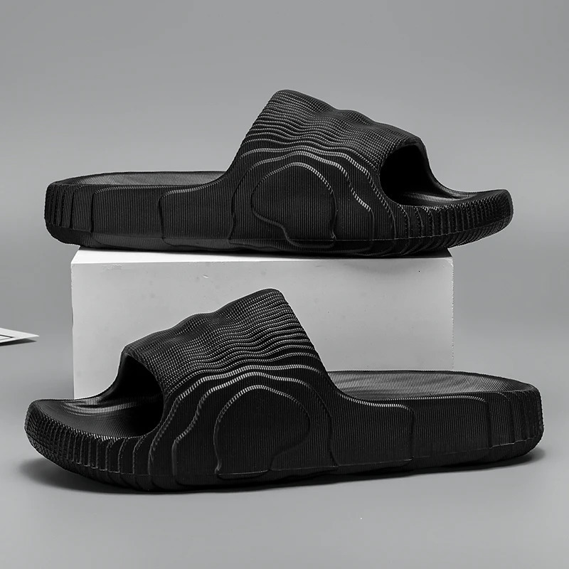 Man Fashion Sandals Solid Beach Slippers Summer Non Slip Sandals Soft Unisex Slides Women Outdoor Ultralight Shoes 260410