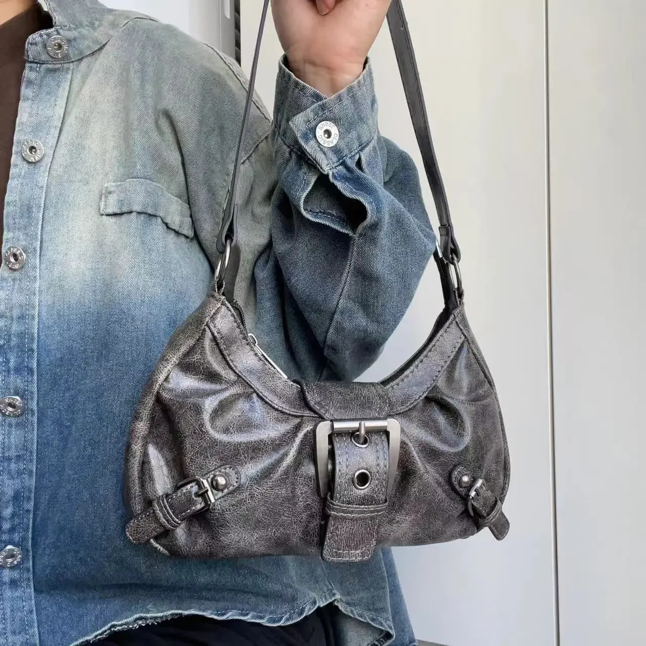 Spicy Girl Y2K Style Vintage Leather Shoulder Armpit Bag 2025 Spring Selling Maillard Retro Small y260410