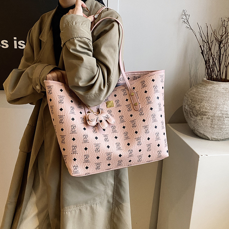 High-end Printed Tote for Women New Trendy Fashion Large Capacity Versatile Shoulder Textured Commuter Bag
