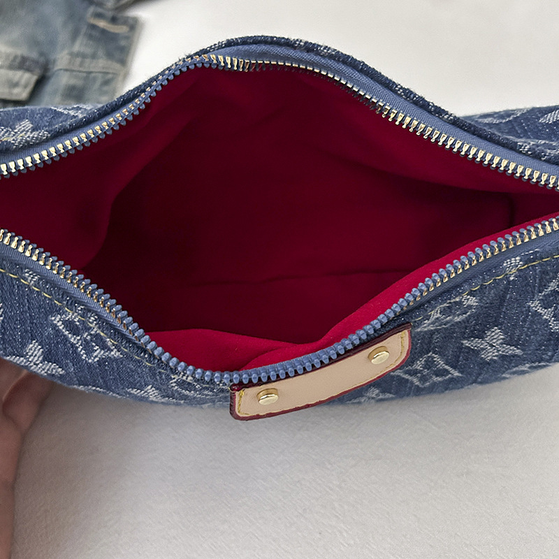 Free Shipping 2026 luxury bag This trendy ladies single-shoulder bag is a versatile hand-carry underarm bag